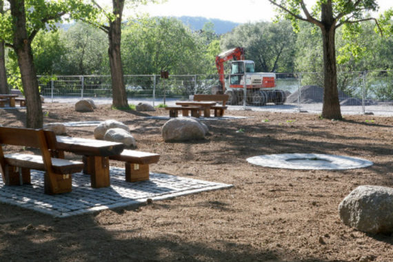 Neue Grillplätze an den Mainauen im Bereich der Kleingärten im Jahr 2011 (Foto: Stadt Würzburg)