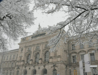 Symbolbild: Universität am Sanderring (Foto: Universität Würzburg)