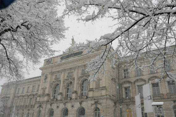 Symbolbild: Universität am Sanderring (Foto: Universität Würzburg)