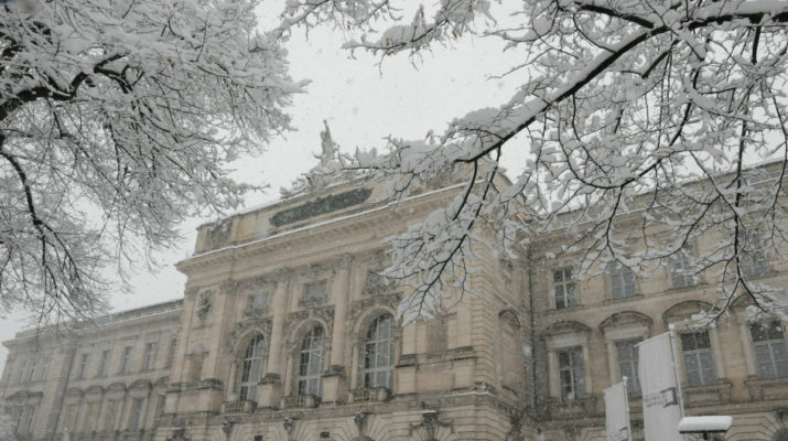 Symbolbild: Universität am Sanderring (Foto: Universität Würzburg)