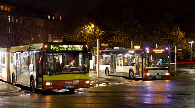 Busbahnhof Würzburg bei Nacht (Foto: wuerzburg24.com)