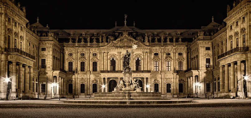 Die Würzburger Residenz bei Nacht (Foto: www.wuerzburg-fotos.de)
