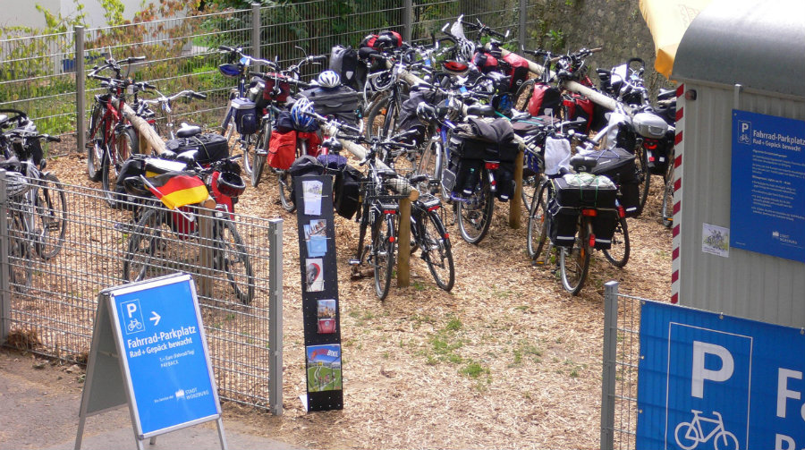 Service-Angebot für Rad-Touristen: Bewachter Fahrradparkplatz