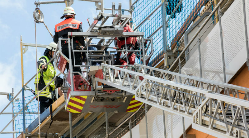 Höhenrettung durch die Berufsfeuerwehr (Foto: wuerzburg24.com)