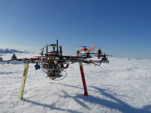Multikopter im Einsatz in der Arktis. (Foto: Alfred-Wegener-Institut / Tobias Mikschl)