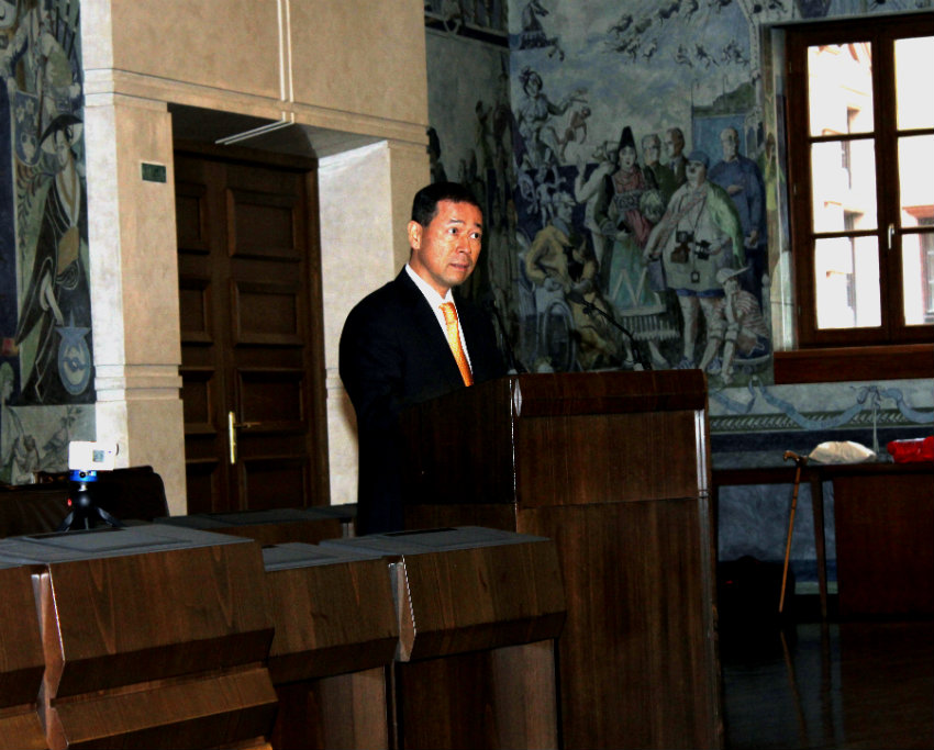 Der stellvertretende Generalkonsul von Japan in München, Daisaku Sugihara, beim Festakt im Würzburger Ratssaal. (Foto: Susanne Jendoubi)