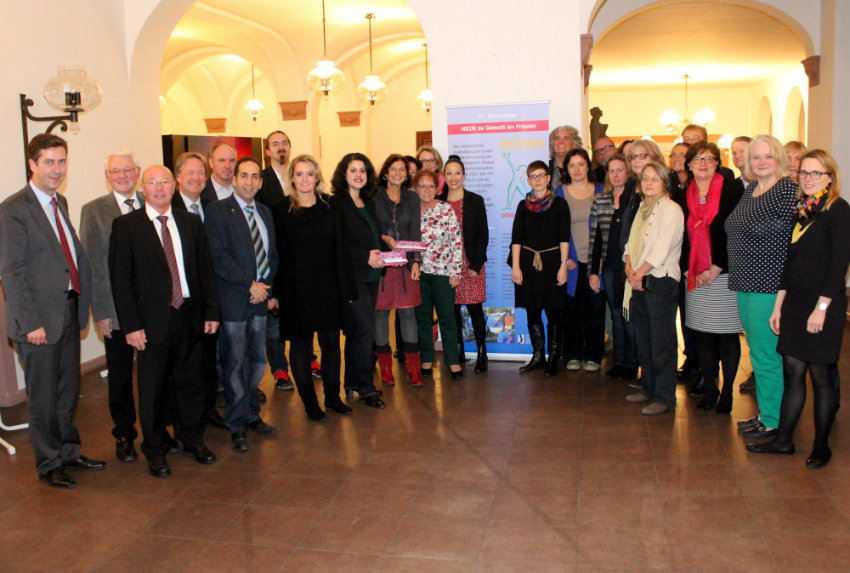 Oberbürgermeister und Stadtrat unterstützen die Ziele des internationalen Tags „Nein zu Gewalt an Frauen!“ am 25. November. (Foto: Georg Wagenbrenner)