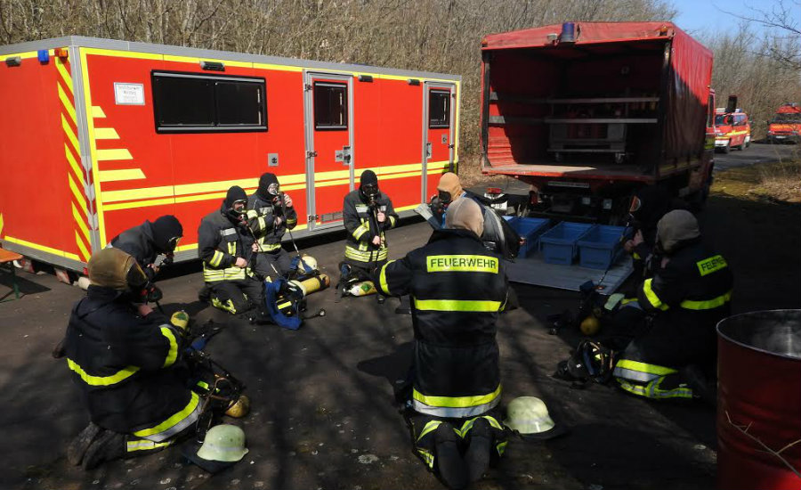 Training für Atemschutzgeräteträger im Übungscontainer (Foto: Berufsfeuerwehr Würzburg)