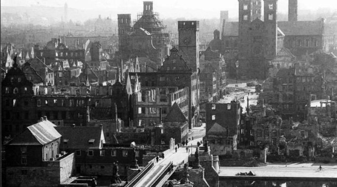 Würzburg nach der Zerstörung im Jahr 1945