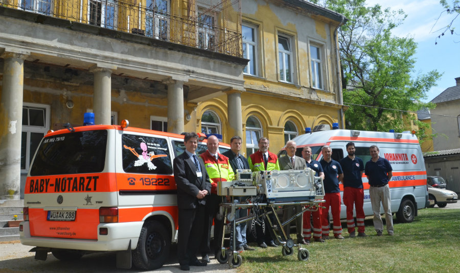 Johanniter spenden Rettungsfahrzeug an ungarische Kinderklinik