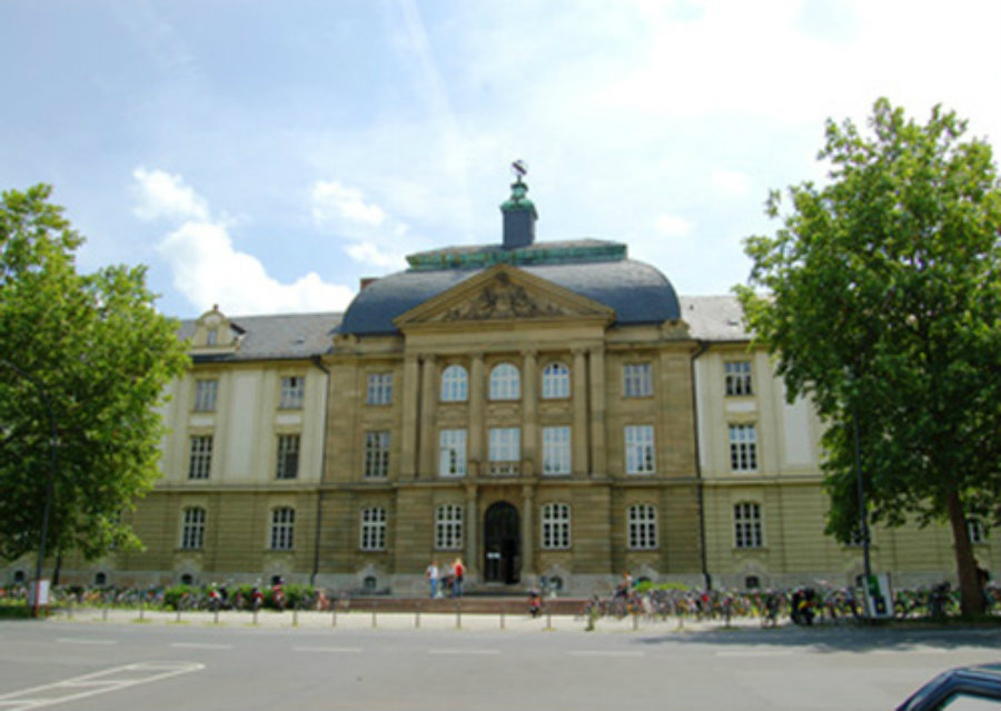 Universität am Wittelsbacherplatz