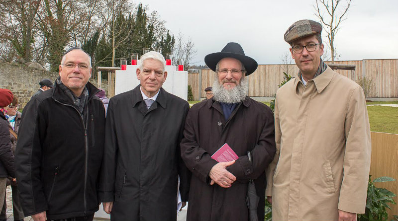 Stadt übergibt erweiterten Israelitischen Friedhof an Gemeinde