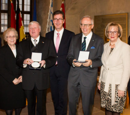 Ehrenmedaille des Oberbürgermeisters an Eykmann und Motsch