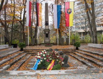 Würzburg gedenkt am Volkstrauertag Opfern der Weltkriege