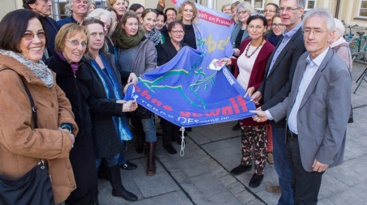 Zeichen setzen gegen Gewalt an Frauen