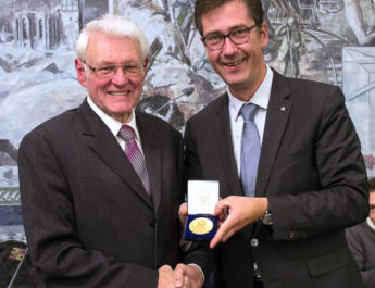 Stadtrat Willi Dürrnagel mit Lindahl-Medaille ausgezeichnet