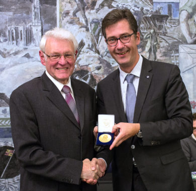 Stadtrat Willi Dürrnagel mit Lindahl-Medaille ausgezeichnet