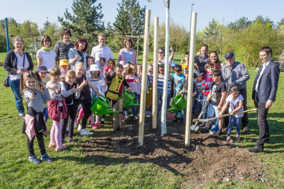 Grundschule Heuchelhof: Ein Baum für Syrien