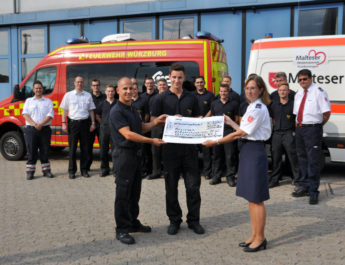 Feuerwehrleute der Berufsfeuerwehr Würzburg spenden 1.200 Euro