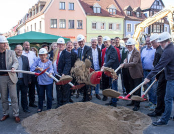 Spatenstich am Rathausplatz: Ein Platz für alle im Herzen Heidingsfelds