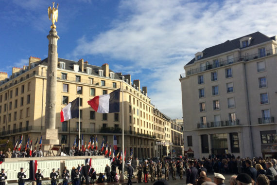 Gedenken an Leid und Freude über Frieden: Große Zeremonie in Caen