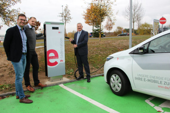 Zwei Elektro-Ladestationen in Rottendorf eröffnet