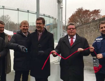Neue Eisbahn offiziell eröffnet
