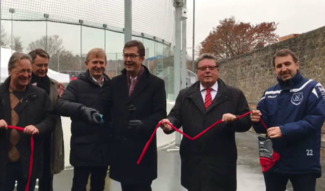 Neue Eisbahn offiziell eröffnet