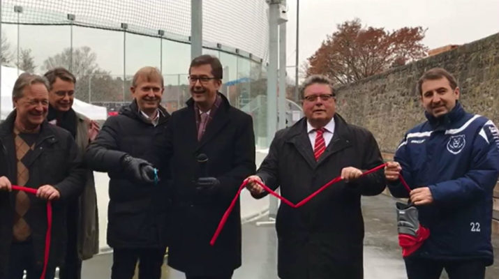 Neue Eisbahn offiziell eröffnet