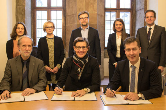 „Kleines Mozarteum“ nimmt Gestalt an: Vertrag für Musikhochschule abgeschlossen