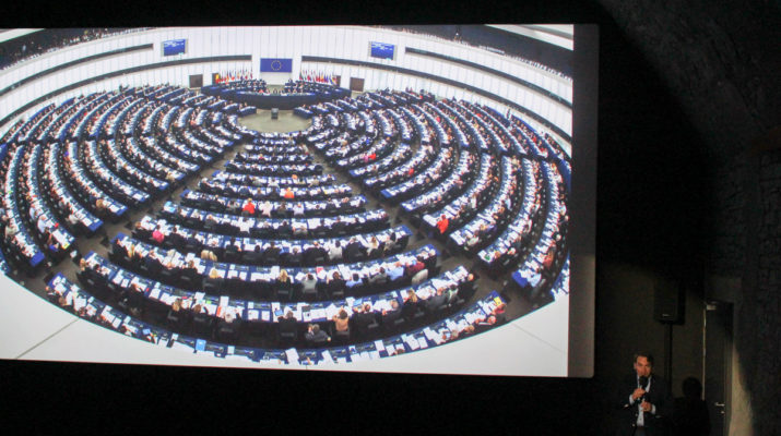 Europäischer Multimedia-Vortrag: Politiker auf der Kinoleinwand