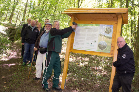 Infostele „Schafstränke“ am Heuchelhof: Verborgene Technik im Wald verstehen