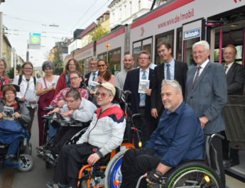 Neue Rollstuhl-Rampen in der Straßenbahn