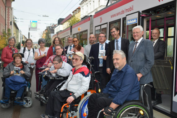 Neue Rollstuhl-Rampen in der Straßenbahn