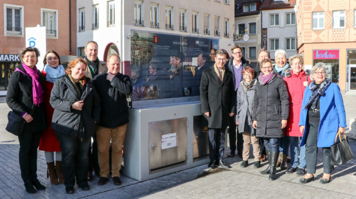 Gedenkstele am Marktplatz erinnert an das einstige jüdische Zentrum Würzburgs
