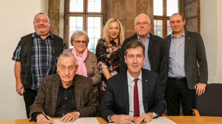 Stadt und Tierschutzverein besiegeln Vertrag zum Wohle der Tiere