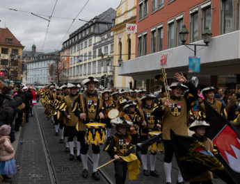 Überwiegend friedlicher Faschingszug in Würzburg