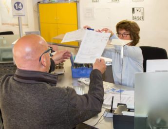 Nur dringliche Aufgaben werden derzeit vor Ort im Bürgerbüro erledigt