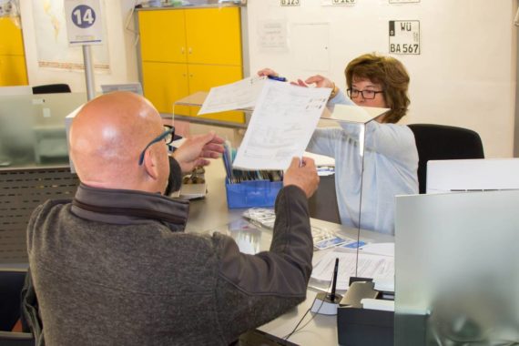 Nur dringliche Aufgaben werden derzeit vor Ort im Bürgerbüro erledigt