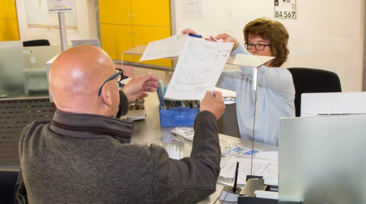 Nur dringliche Aufgaben werden derzeit vor Ort im Bürgerbüro erledigt