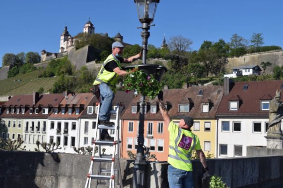 Würzburgs Innenstadt blüht – Flower Baskets 2020